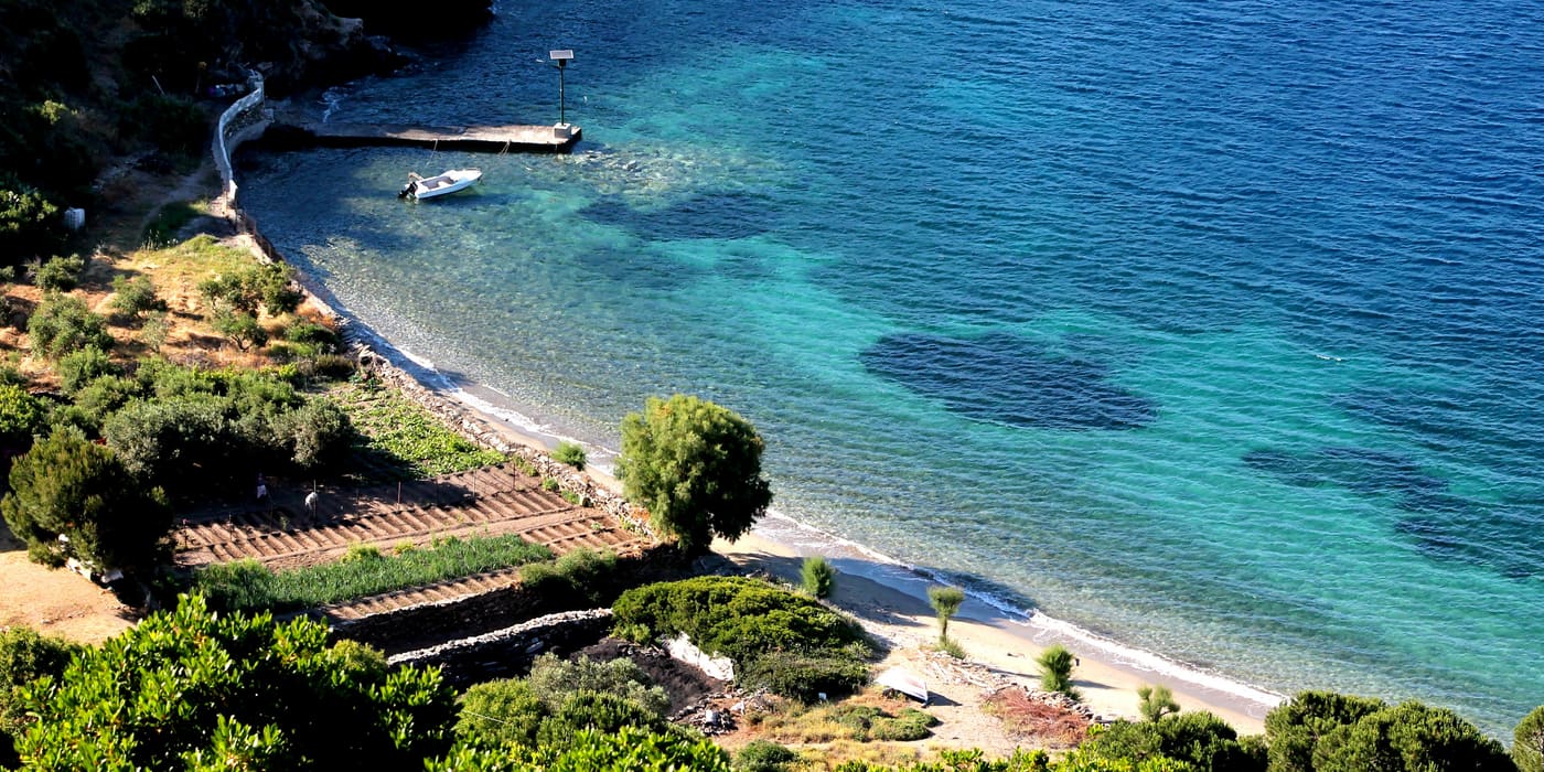 Turquoise water along Koumara beach on Fournoi