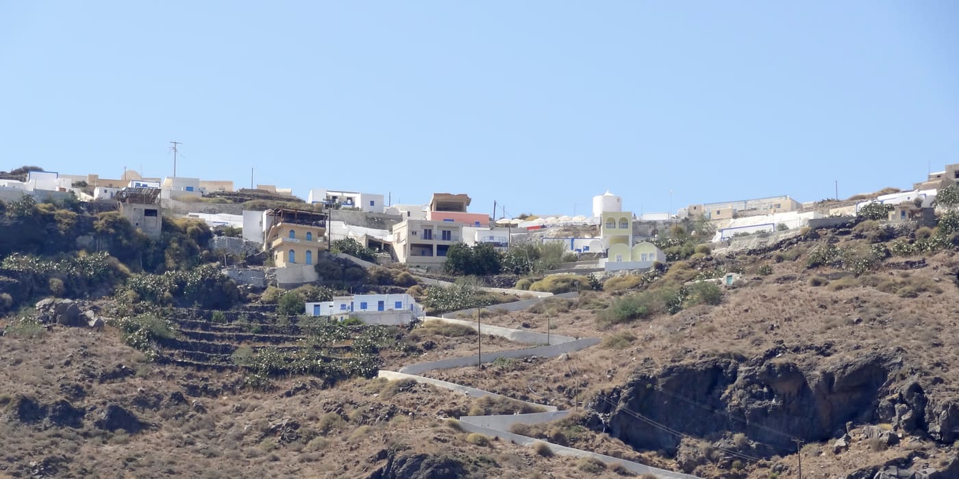 The village of Manolas on the clifftop of Thirasia