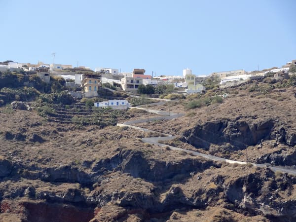 The village of Manolas on the clifftop of Thirasia